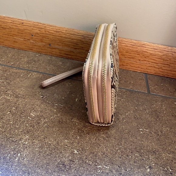 Snake print wallet with 12 card places, zipper pouch, and 3 compartments. - Picture 2 of 5